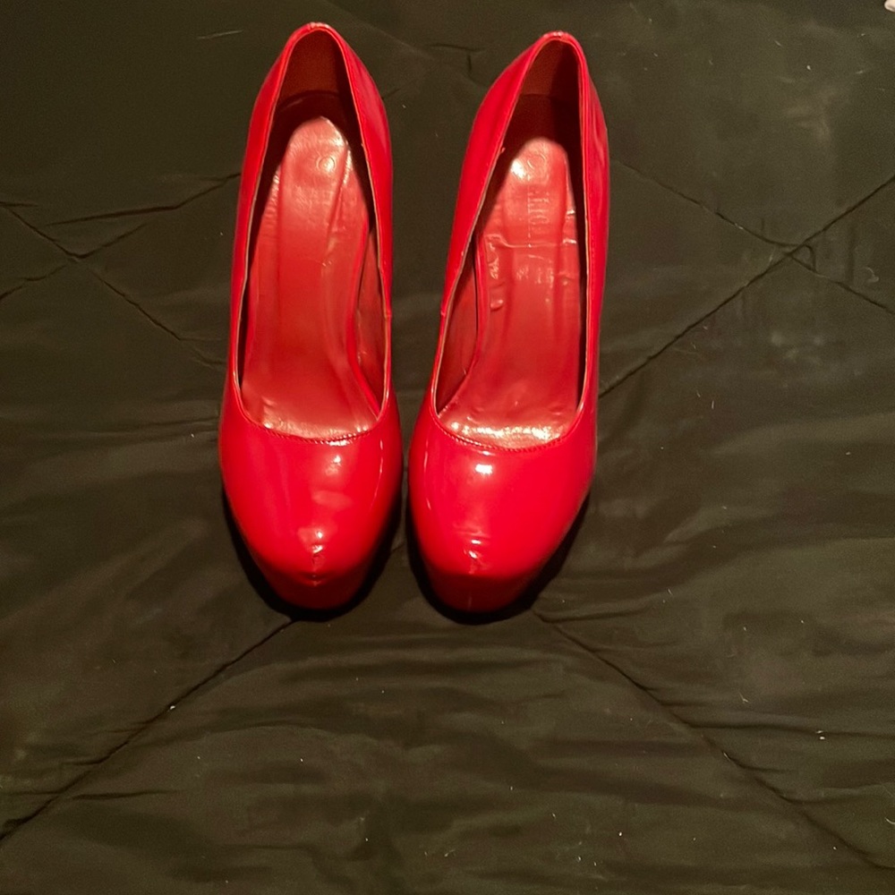 Delicacy stiletto high heels. Red. Size 7